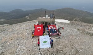 osmangazili-dagcilar-19-mayisi-uludag-zirvede-kutladi-rUL7JsNJ.jpg