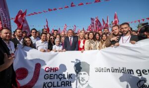 samsunda-19-mayis-coskusu-baskan-tugay-kortej-yuruyusu-ve-torene-katildi-4d8n7Tne.jpg