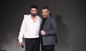 serkan-duman-ve-gokhan-dumandan-moda-resitali-gjWOEafx.jpg