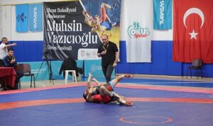 sivas-belediyesi-onculugunde-duzenlenen-uluslararasi-muhsin-yazicioglu-gures-festivali-basladi-D9yB264Q.jpg