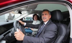 sukru-deviren-gemlikin-iki-markasi-var-zeytin-ve-togg-8rJUWjIn.jpg