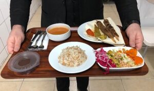 torbalida-ogrenciler-ve-emekliler-basta-olmak-uzere-vatandaslarin-hem-lezzetli-hem-de-hijyenik-yemeklere-cERziNwy.jpg