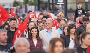 ulu-onder-gazi-mustafa-kemal-ataturkun-dogum-gunum-dedigi-19-mayis-mudanyada-coskuyla-kutladik-1AAGOLR8.jpg