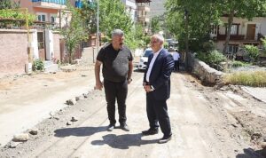 yahyali-belediyesi-ilcede-bozulan-yollarda-duzenleme-yaparak-asfaltlanmaya-hazir-hale-getirmeye-devam-ediyor-F7B1elzm.jpg