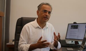 yapay-zeka-issizlik-endisesini-tetikliyor-yapay-zeka-mavi-yakalilardan-sonra-beyaz-yakalilari-tehdit-ediyor-E67jh6Sf.jpg