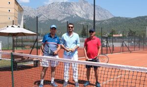 corendon-tennis-club-kemer-kapilarini-vatandaslara-acti-TFgYXftX.jpg