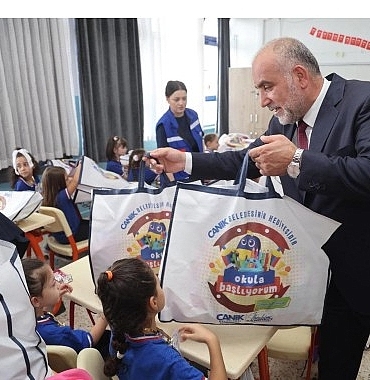 canik-belediyesinden-canta-ve-kirtasiye-destegi.jpg