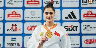 judocumuz-sinem-oructan-uskupte-altin-madalya.jpg