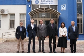 ege-meslek-yuksekokulunda-universite-sanayi-is-birligi-toplantisi-gerceklestirildi.jpg