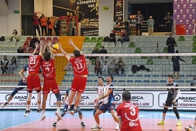 osmangazili-voleybolcular-filede-firtina-estirdi.jpg