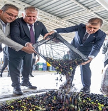 sezonun-ilk-zeytinyagi-baskan-tugaydan.jpg