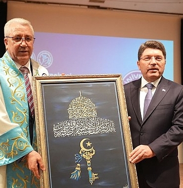 adalet-bakani-tunc-ege-universitesi-ile-gurur-duyuyoruz.jpg