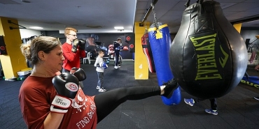 bucali-kadinlar-siddete-karsi-kick-boks-ogreniyor.jpg