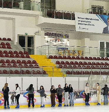 buz-sporlari-salonu-yeni-sezona-hazir.jpg