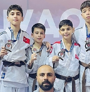 karsiyakaya-judoda-buyuk-gurur.jpg