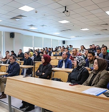 kto-karatay-universitesinde-ihracat-uzmanligi-egitim-programinin-kapanis-oturumu-gerceklesti.jpg