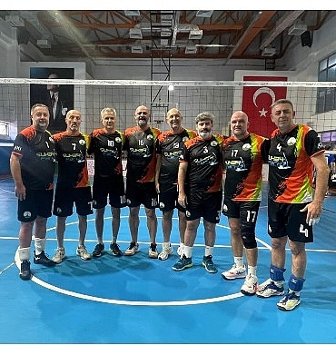 osmangazinin-veteran-voleybolculari-zirveye-cikti.jpg