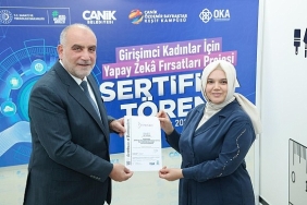 canik-belediyesiyle-yapay-zeka-ogrenen-kadinlarin-sertifika-coskusu.jpg