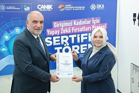 canik-belediyesiyle-yapay-zeka-ogrenen-kadinlarin-sertifika-coskusu.jpg