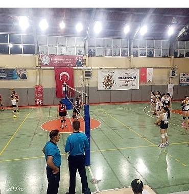 cigli-belediyesinin-voleybol-takimlari-ligde-zirvede.jpg