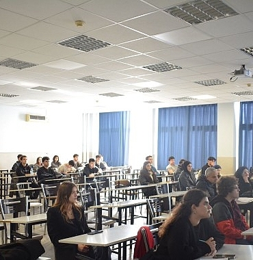 ege-universitesinde-engeller-akran-mentorlugu-ile-asiliyor.jpg