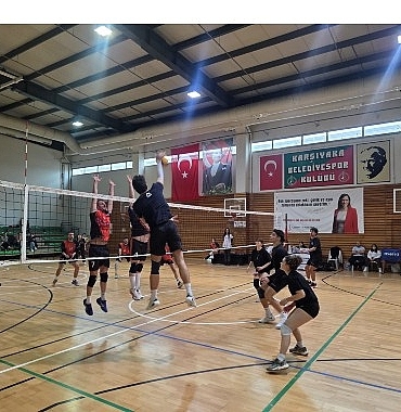 karsiyakada-voleybol-heyecani.jpg