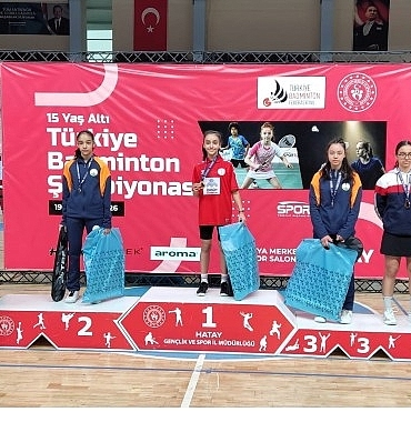osmangazili-badmintoncular-turkiye-sampiyonasinda-parladi.jpg