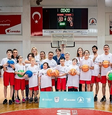 anadolu-efes-2025-2026-sezonu-one-team-projesiyle-antalyada-hayallere-dokunmaya-devam-ediyor.jpg