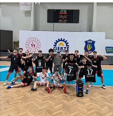 golcuk-belediyesi-voleybolda-tarih-yazdi-ust-uste-3-sampiyonluk.jpg