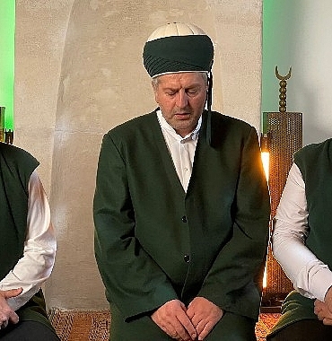 muzikle-kufi-hatti-nadi-aliyyen-duasinda-bulustu.jpg