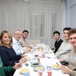 baskan-ertas-universite-ogrencilerinin-iftar-sofrasina-konuk-oldu.jpg