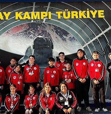 kktcli-izciler-bu-kez-uzay-atmosferinde-kamp-kurdu.jpg