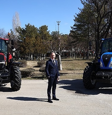 konya-tarim-fuarinda-turktraktor-standini-ziyaret-edenlere-new-holland-t580b-kazanma-firsati.jpg